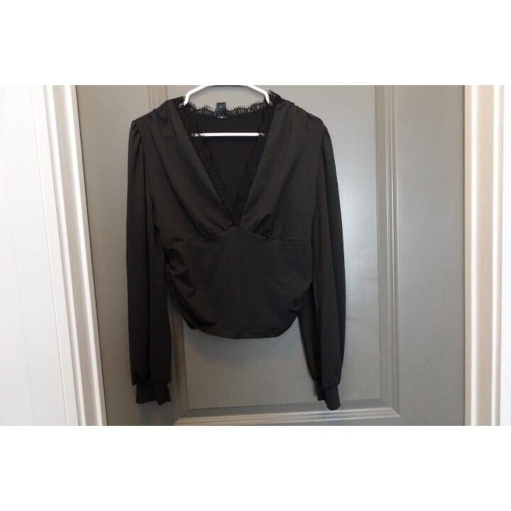 Size US 8/10 (L) Black Long‎ Sleeve Lace Trim V Neck crop Top